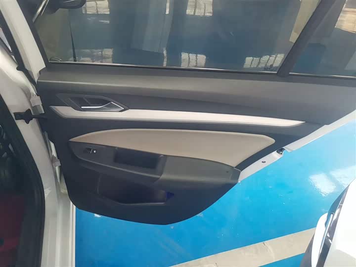 Фото 27 - Volkswagen Golf