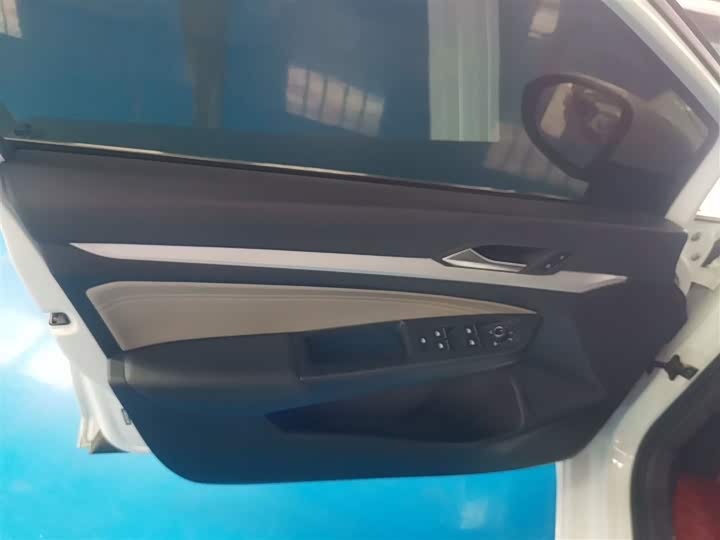 Фото 28 - Volkswagen Golf