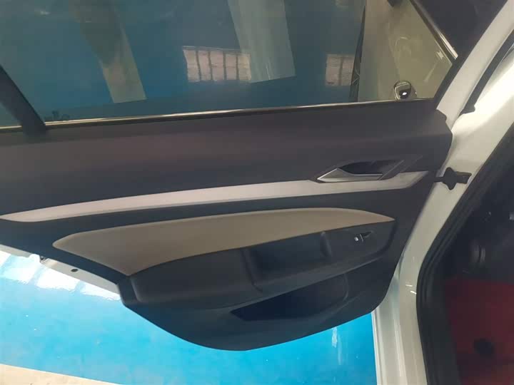 Фото 29 - Volkswagen Golf