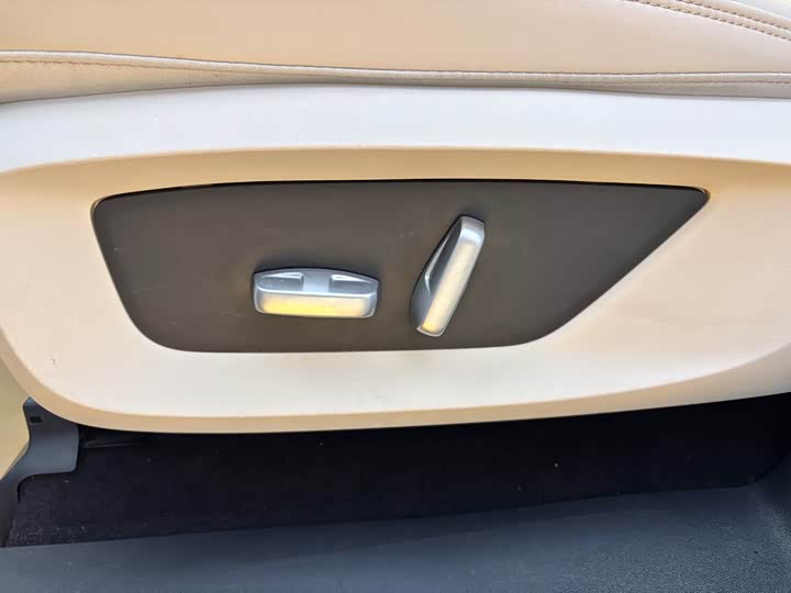 Фото 13 - LiXiang One