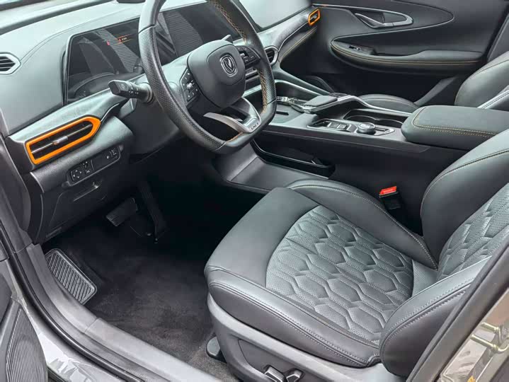 Фото 8 - Changan UNI-T