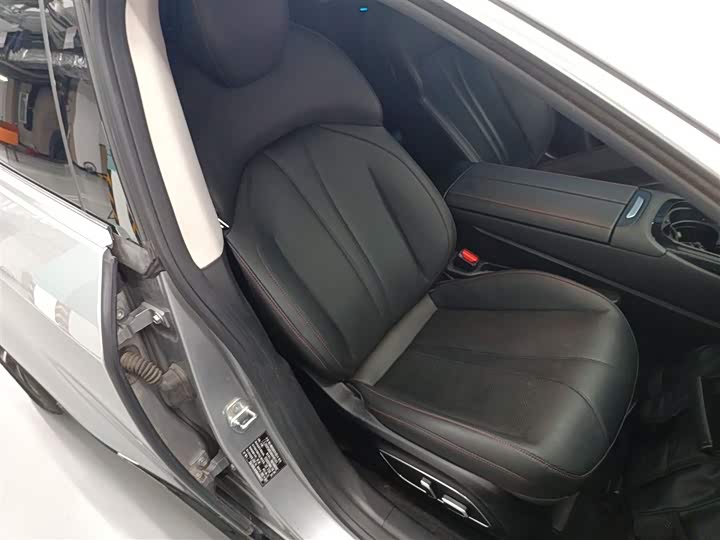 Фото 25 - XPeng P7