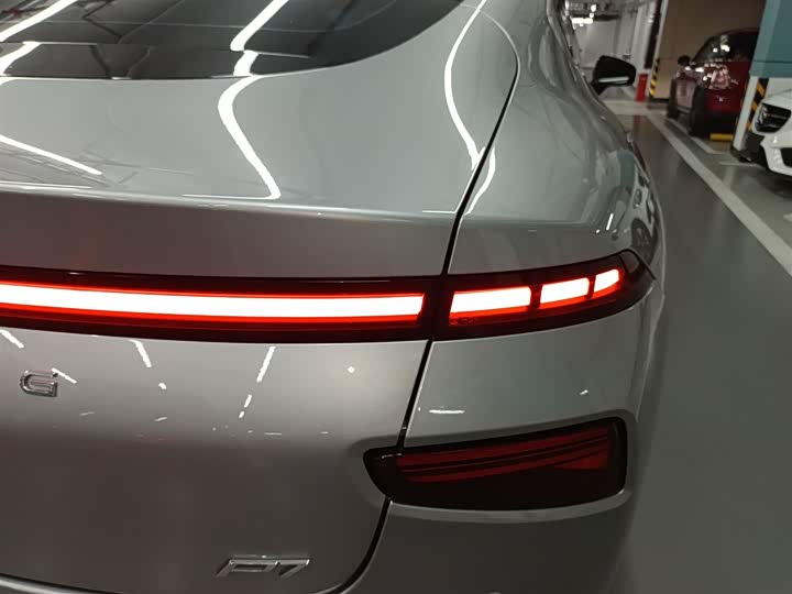 Фото 8 - XPeng P7