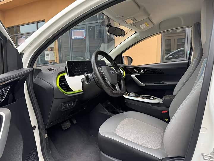 Фото 13 - Changan BenBen E-Star