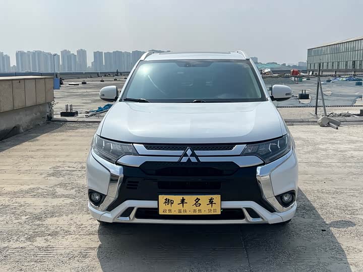 Фото 2 - Mitsubishi Outlander