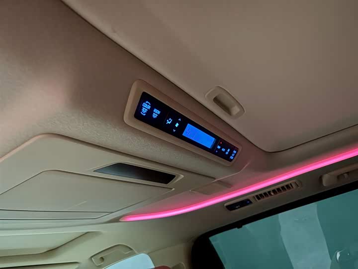 Фото 12 - Toyota Vellfire