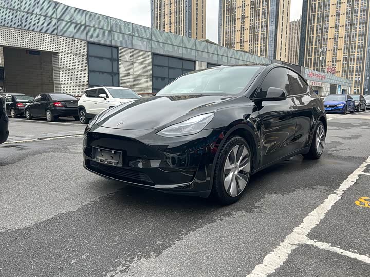 Фото 1 - Tesla Model Y