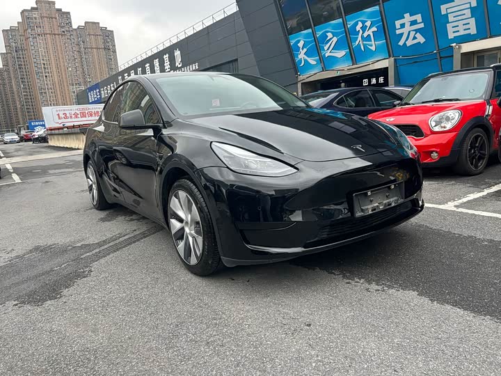 Фото 3 - Tesla Model Y