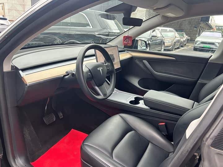 Фото 4 - Tesla Model Y