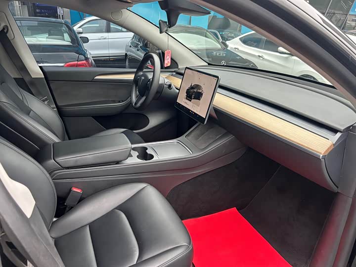 Фото 9 - Tesla Model Y