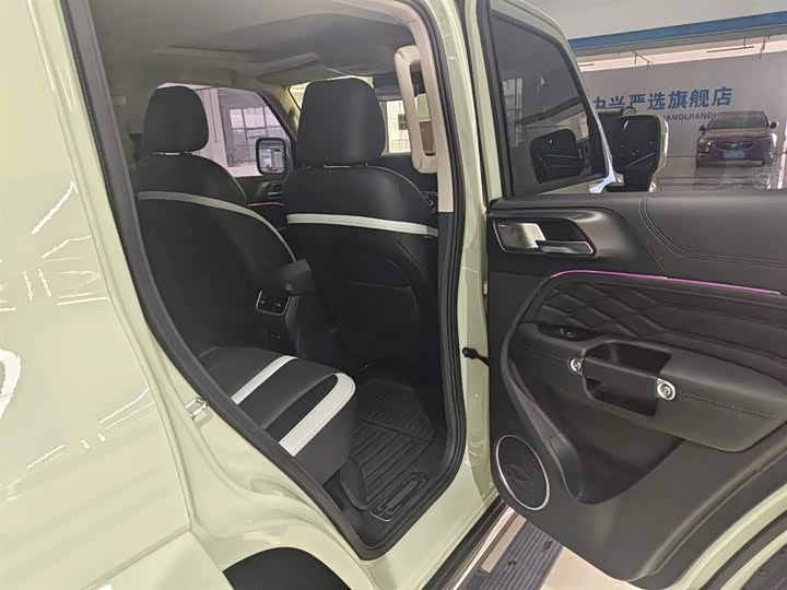 Фото 7 - Tank 300