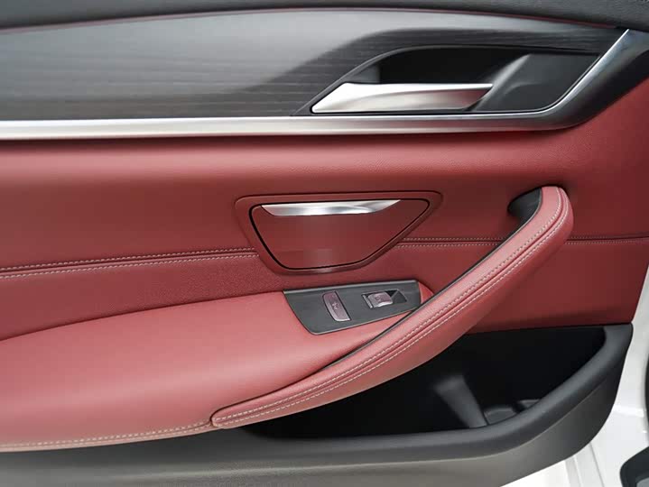 Фото 15 - BMW 5 Series