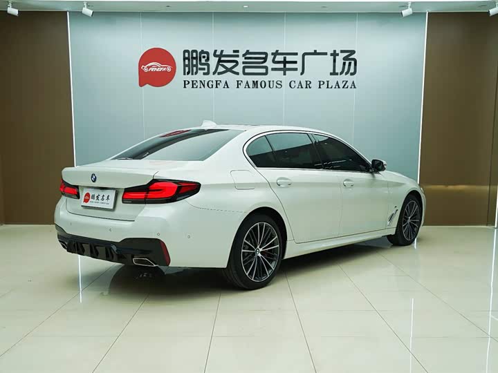 Фото 19 - BMW 5 Series