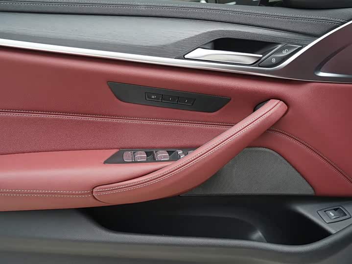 Фото 5 - BMW 5 Series