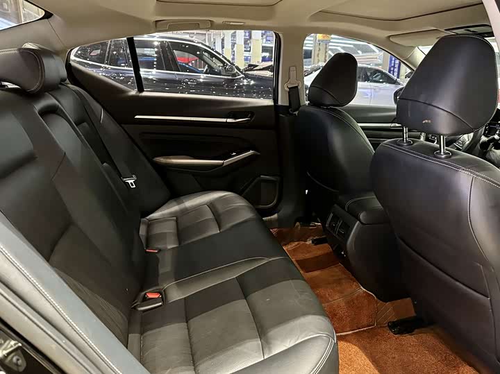 Фото 10 - Nissan Teana