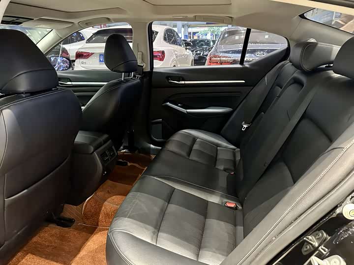 Фото 7 - Nissan Teana