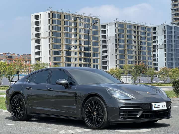Фото 2 - Porsche Panamera
