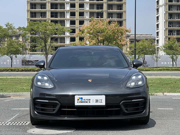 Фото 3 - Porsche Panamera