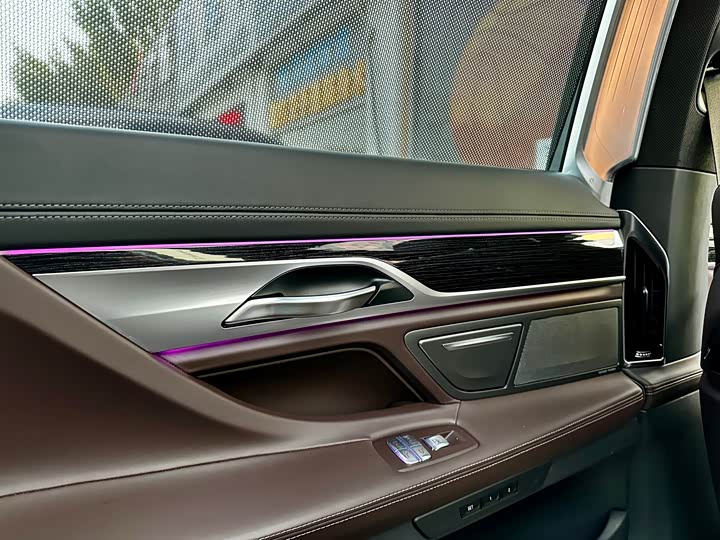 Фото 10 - BMW 7 Series