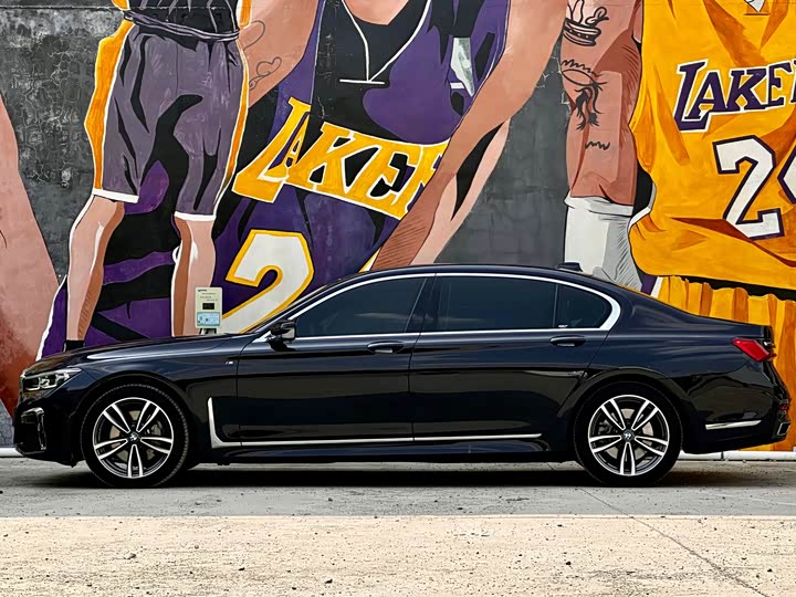 Фото 3 - BMW 7 Series