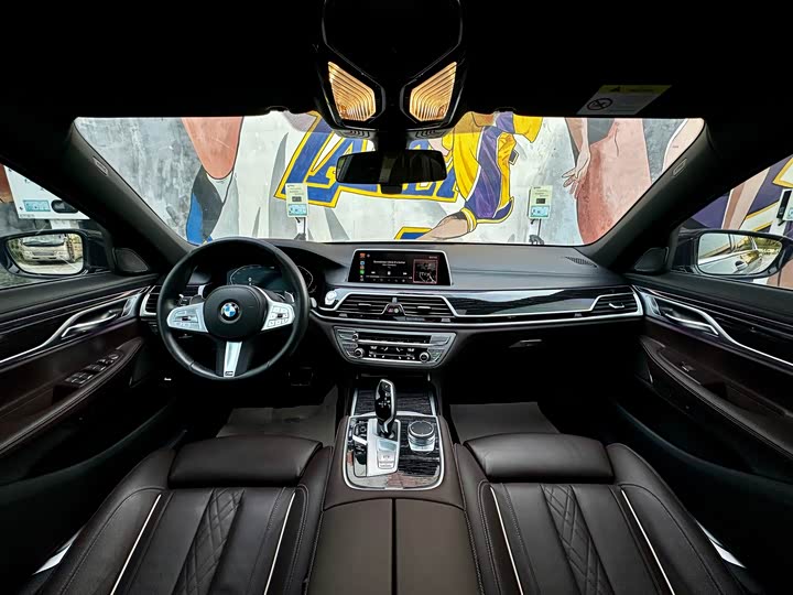 Фото 8 - BMW 7 Series