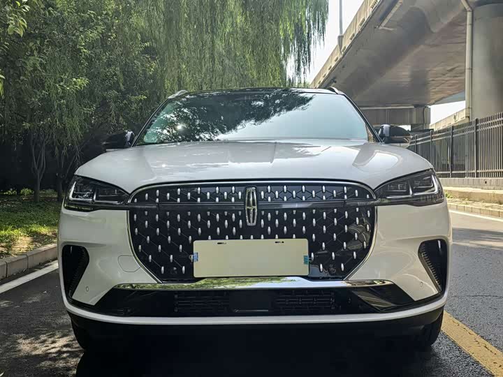 Фото 2 - Lincoln Corsair