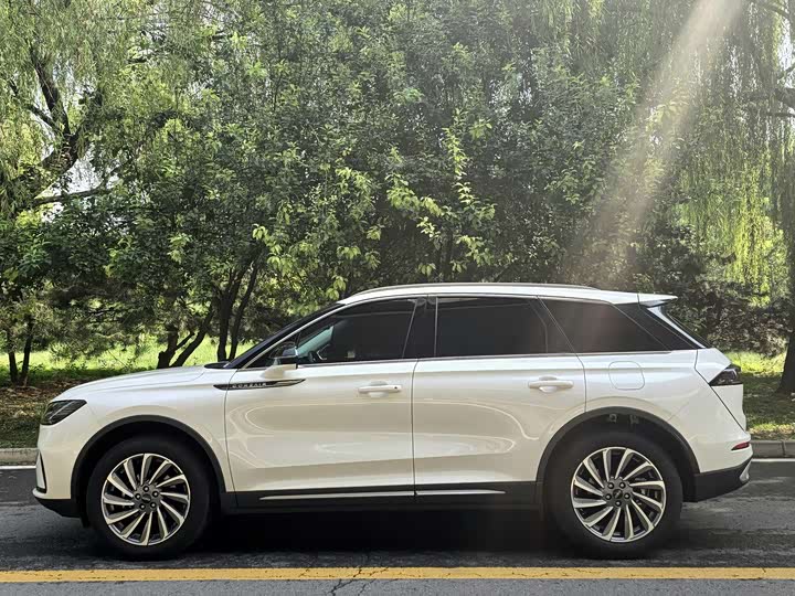 Фото 3 - Lincoln Corsair