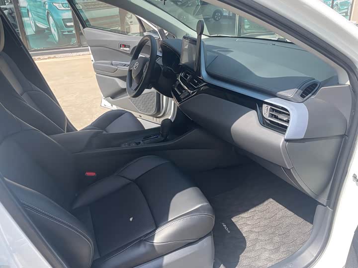 Фото 10 - Toyota Izoa