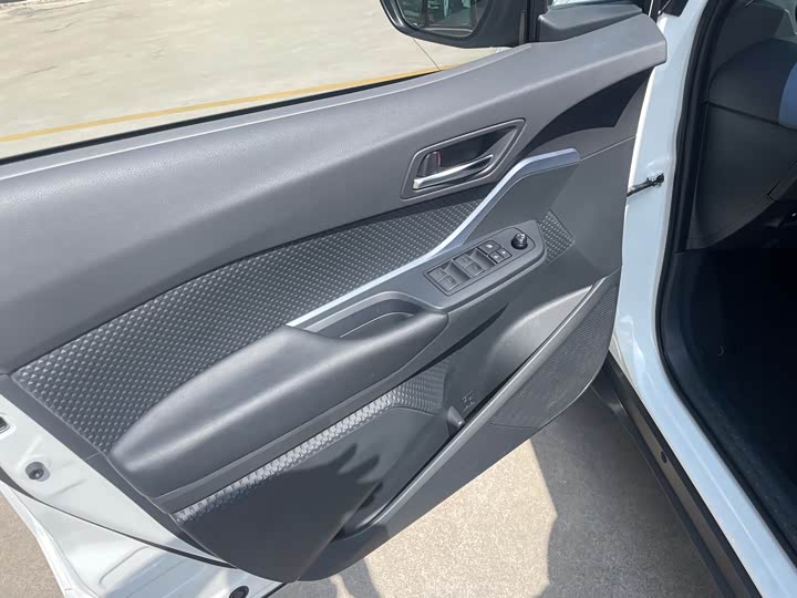 Фото 11 - Toyota Izoa