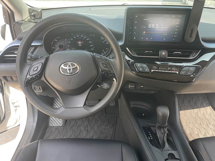 Фото 13 - Toyota Izoa