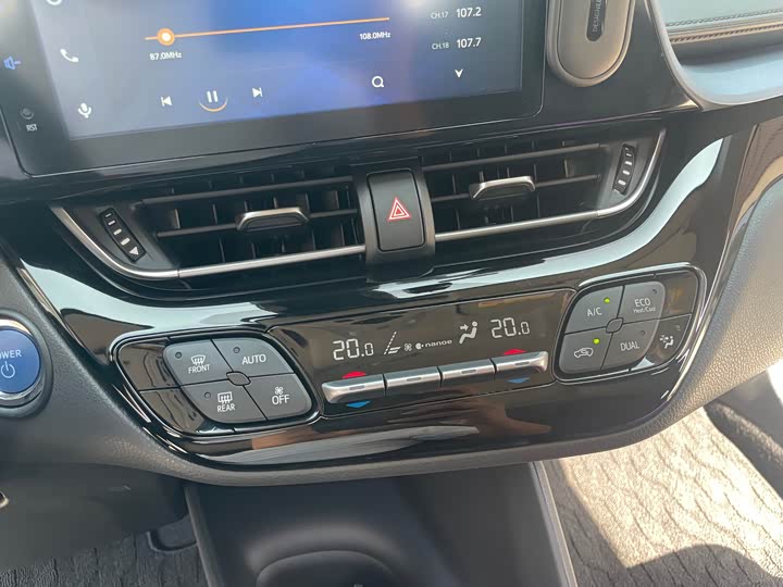 Фото 18 - Toyota Izoa