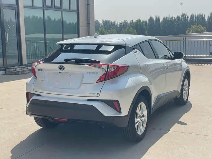 Фото 4 - Toyota Izoa