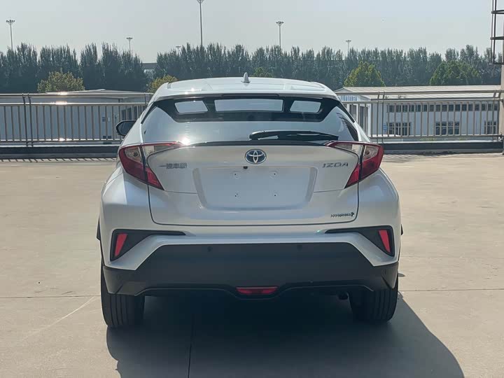 Фото 6 - Toyota Izoa