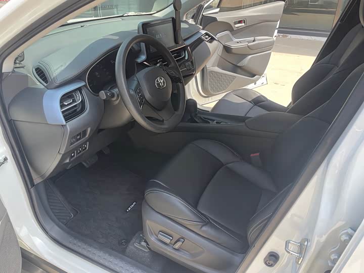 Фото 8 - Toyota Izoa