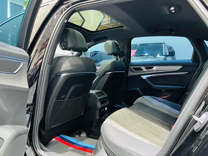 Фото 6 - Audi A6L