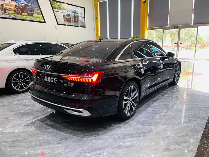 Фото 7 - Audi A6L