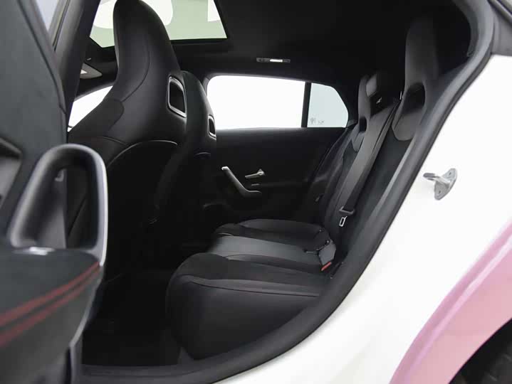 Фото 13 - Mercedes-Benz CLA-Class