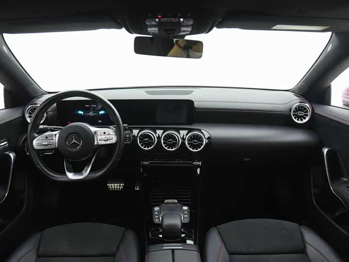 Фото 14 - Mercedes-Benz CLA-Class