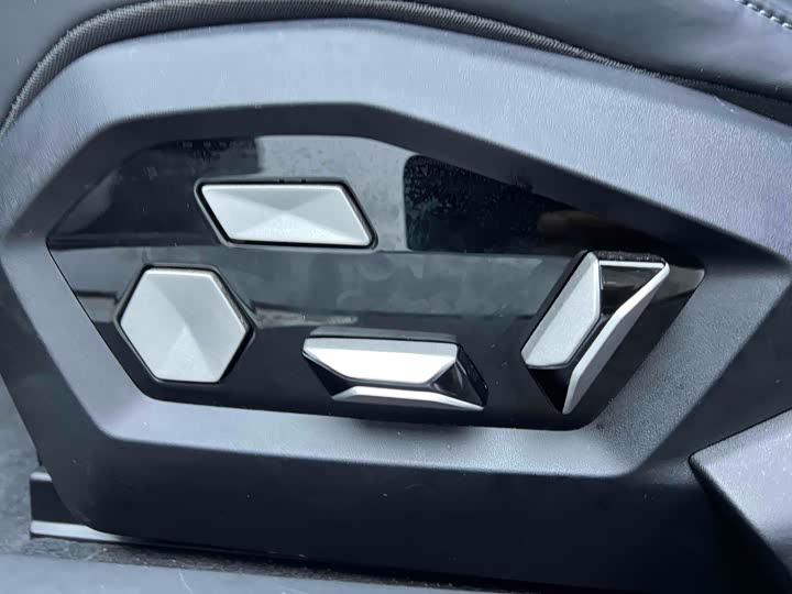 Фото 23 - HiPhi Z