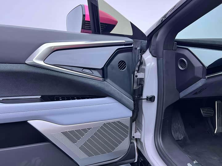 Фото 25 - HiPhi Z