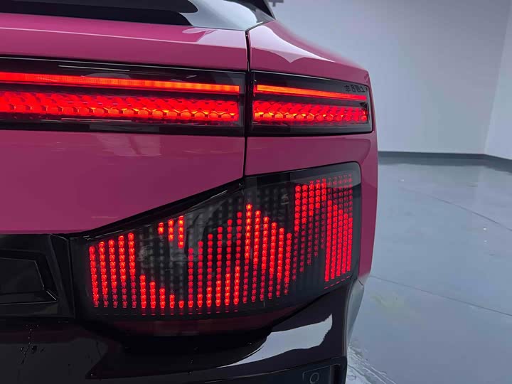 Фото 9 - HiPhi Z