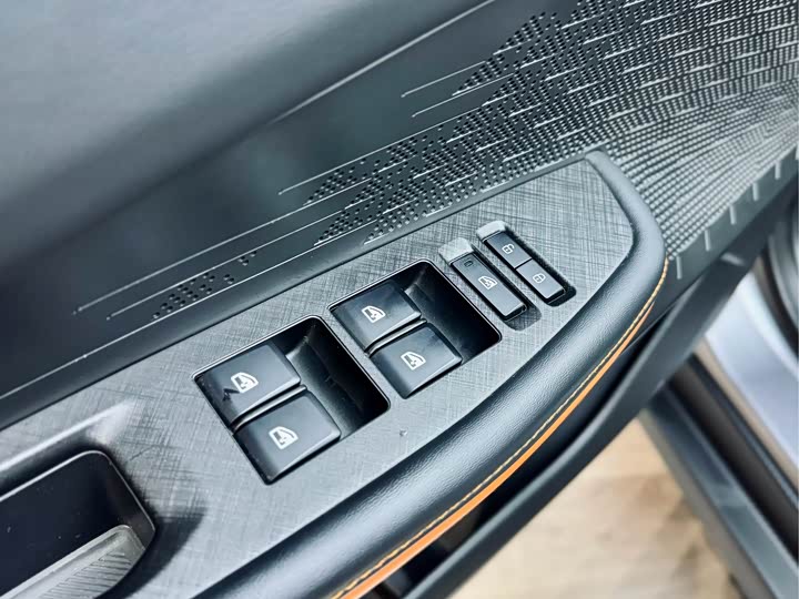 Фото 11 - Changan UNI-V Hybrid