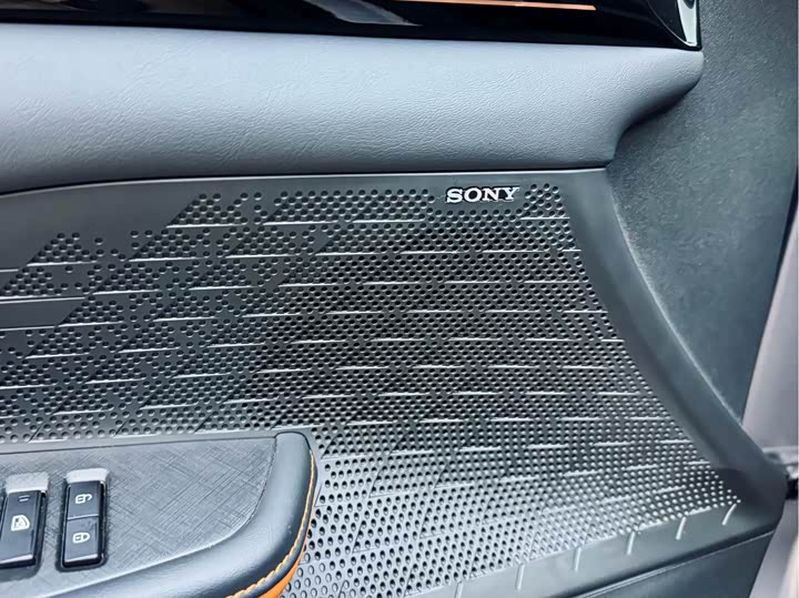 Фото 12 - Changan UNI-V Hybrid