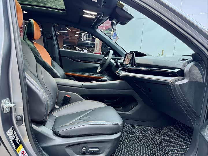 Фото 16 - Changan UNI-V Hybrid