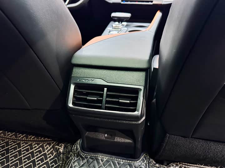 Фото 17 - Changan UNI-V Hybrid