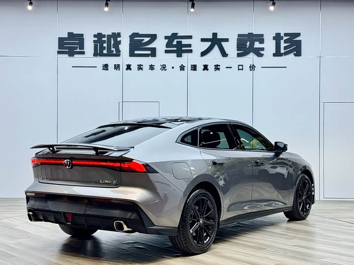 Фото 7 - Changan UNI-V Hybrid