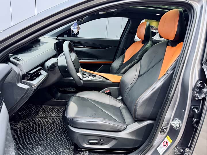 Фото 9 - Changan UNI-V Hybrid