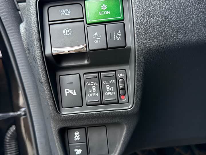 Фото 11 - Honda Elysion