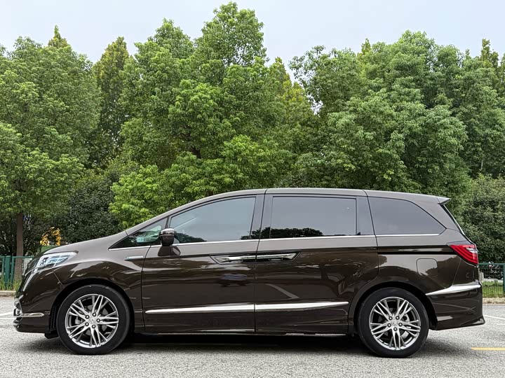 Фото 13 - Honda Elysion