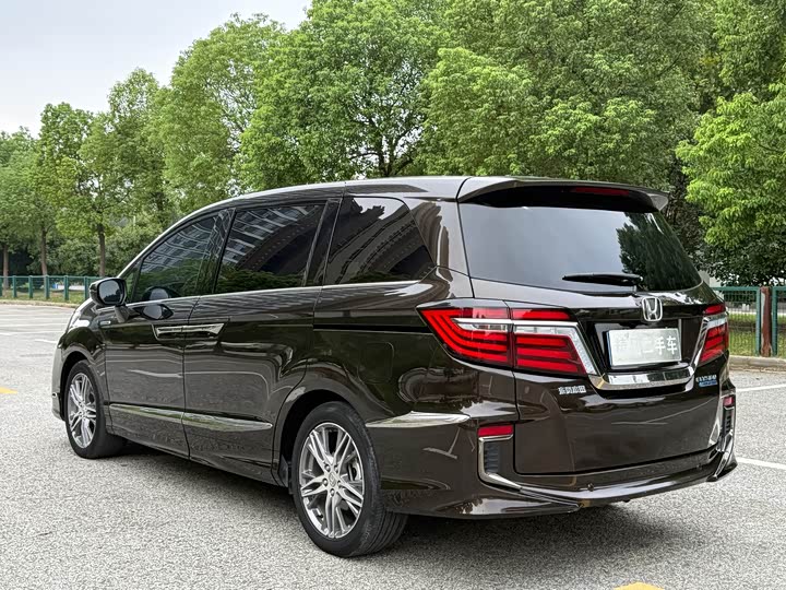 Фото 16 - Honda Elysion